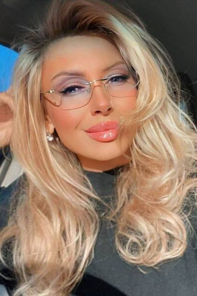 Magnetic Allure: Anastasia, 40 y.o. from Ternopil, Ukraine — VeronikaLove