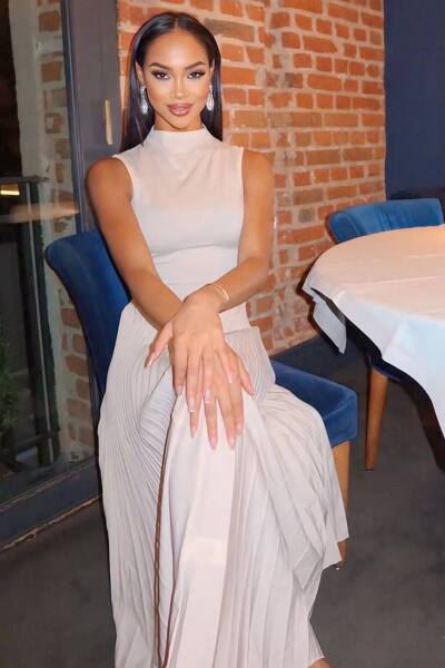 Enigmatic Beauty: Yomaira, 29 y.o. from Madrid, Spain — VeronikaLove