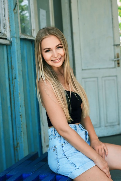 Whimsical Wonder: Olena, 40 y.o. from Mykolaiv, Ukraine — VeronikaLove