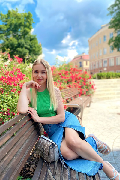 Whimsical Wonder: Olena, 40 y.o. from Mykolaiv, Ukraine — VeronikaLove