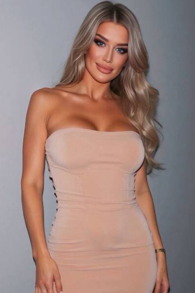 Radiant Allure: Anna, 37 y.o. from Hamburg, Germany — VeronikaLove