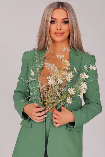 Radiant Allure: Anna, 37 y.o. from Hamburg, Germany — VeronikaLove