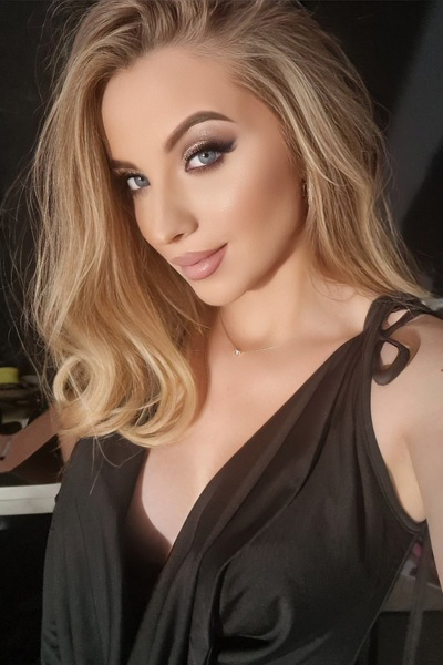 Mystical Presence: Anastasia, 26 y.o. from Kyiv, Ukraine — VeronikaLove