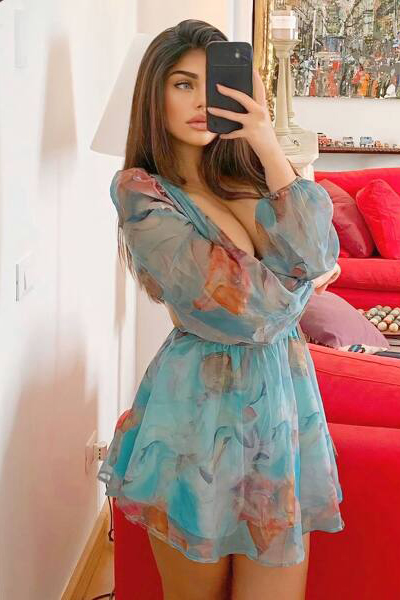Enthralling Gaze: Melanie, 24 y.o. from Milan, Italy — VeronikaLove
