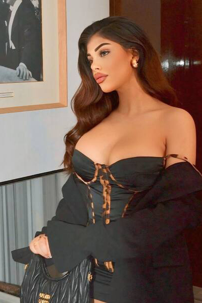 Enthralling Gaze: Melanie, 24 y.o. from Milan, Italy — VeronikaLove