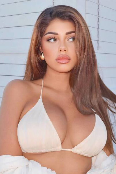 Enthralling Gaze: Melanie, 24 y.o. from Milan, Italy — VeronikaLove