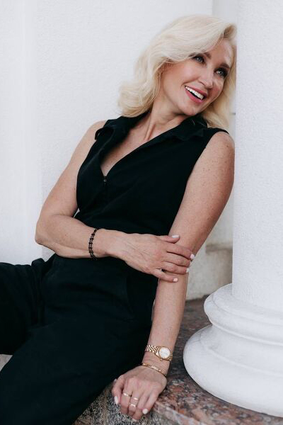 Captivating Beauty: Oksana, 51 y.o. from Kryvyi Rih, Ukraine — VeronikaLove