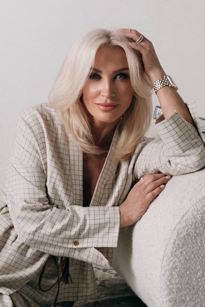 Captivating Beauty: Oksana, 51 y.o. from Kryvyi Rih, Ukraine — VeronikaLove