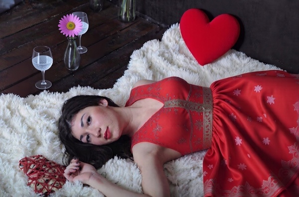 Elegant Nina, 31 y.o. from Ivano-Frankivsk, Ukraine with Brown hair — VeronikaLove