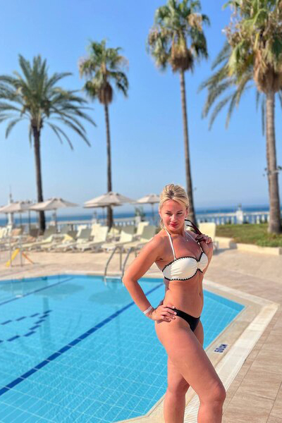 Graceful Yana, 48 y.o. from Sumy, Ukraine with Blonde hair — VeronikaLove