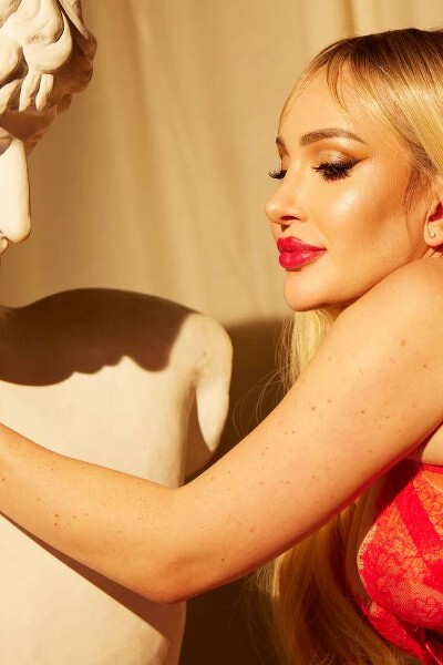 Serene Nataliya, 35 y.o. from Turin, Italy with Golden hair — VeronikaLove