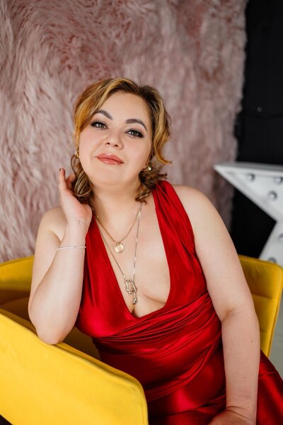 Alluring Yulia, 39 y.o. from Kyiv region, Ukraine with Blonde hair — VeronikaLove