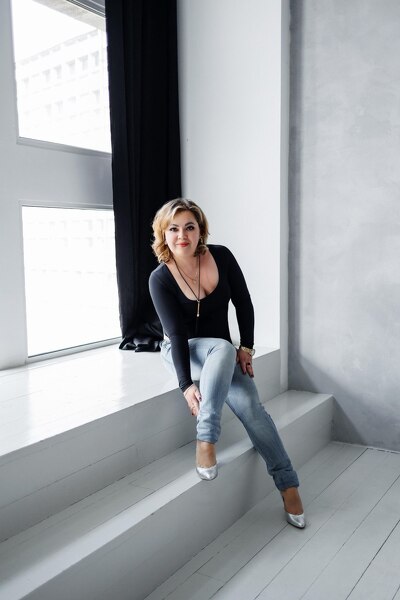 Alluring Yulia, 39 y.o. from Kyiv region, Ukraine with Blonde hair — VeronikaLove