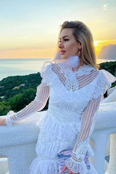 Captivating Elegance: Alena, 28 y.o. from Kherson region, Ukraine — VeronikaLove