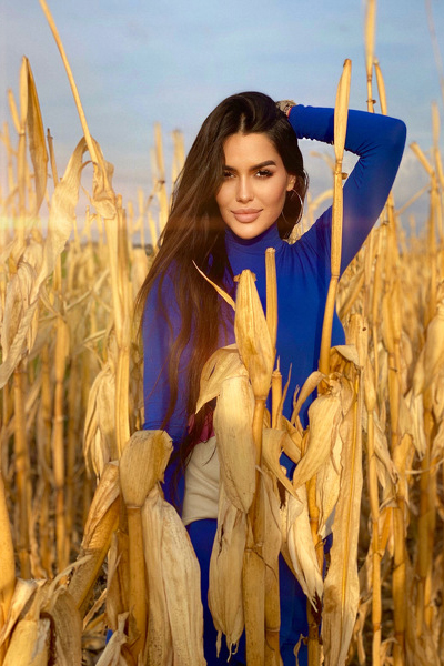 Ethereal Elegance: Yulia, 33 y.o. from Kyiv, Ukraine — VeronikaLove