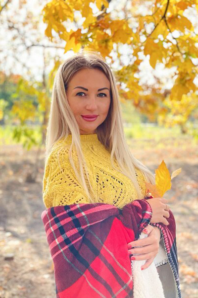Sophisticated Elegance: Ludmila, 40 y.o. from Mykolaiv, Ukraine — VeronikaLove