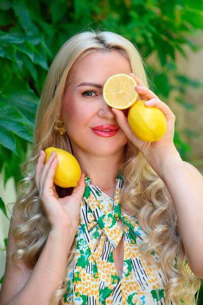 Sophisticated Elegance: Ludmila, 40 y.o. from Mykolaiv, Ukraine — VeronikaLove
