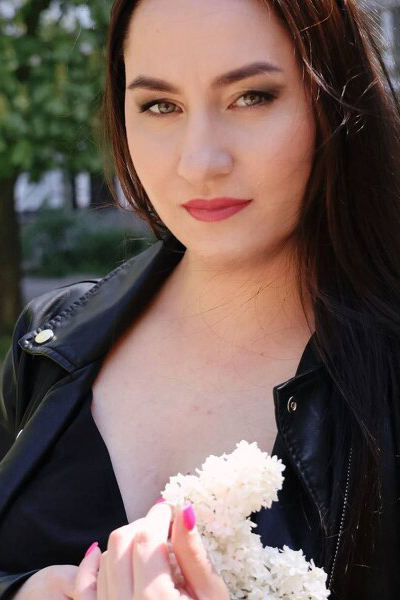 Dazzling Melaniya, 27 y.o. from Mykolaiv, Ukraine with Chestnut hair — VeronikaLove