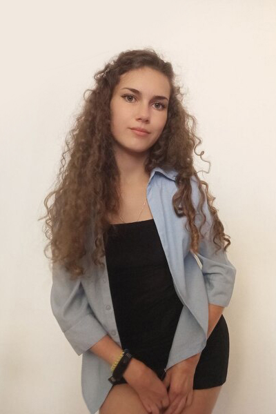 Elegant Olena, 25 y.o. from Mykolaiv, Ukraine with Chestnut hair — VeronikaLove