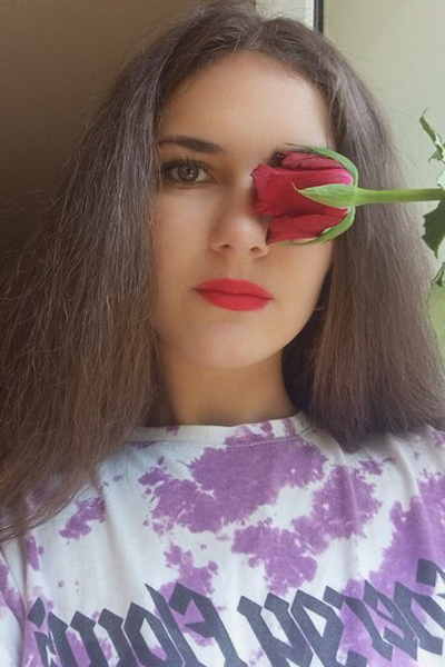 Elegant Olena, 25 y.o. from Mykolaiv, Ukraine with Chestnut hair — VeronikaLove