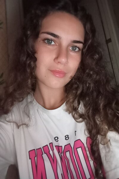 Elegant Olena, 25 y.o. from Mykolaiv, Ukraine with Chestnut hair — VeronikaLove