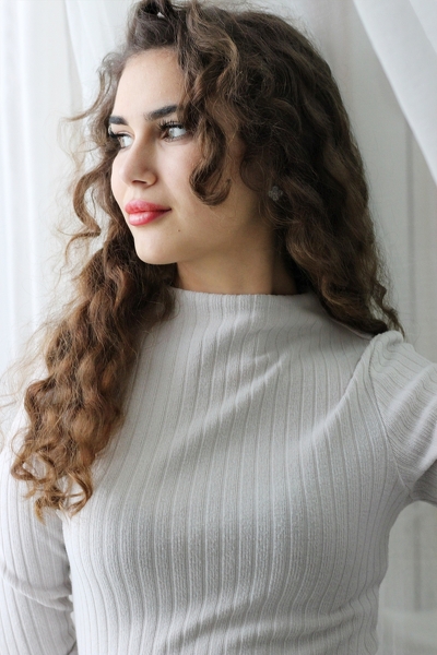 Elegant Olena, 25 y.o. from Mykolaiv, Ukraine with Chestnut hair — VeronikaLove