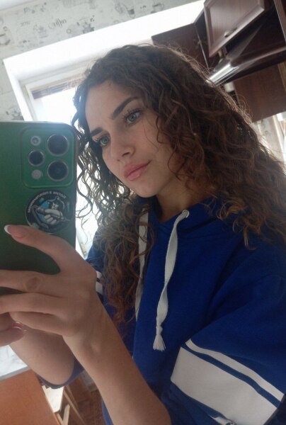 Elegant Olena, 25 y.o. from Mykolaiv, Ukraine with Chestnut hair — VeronikaLove