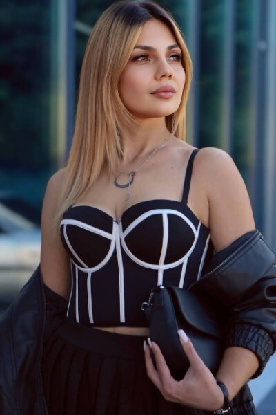 Enchanting Bogdana, 33 y.o. from Zhytomyr, Ukraine with Light-brown hair — VeronikaLove