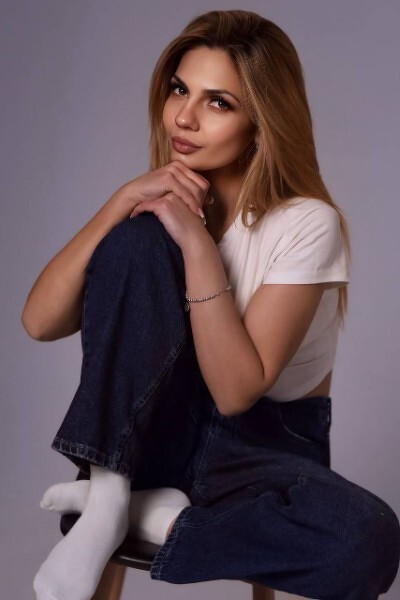 Enchanting Bogdana, 33 y.o. from Zhytomyr, Ukraine with Light-brown hair — VeronikaLove