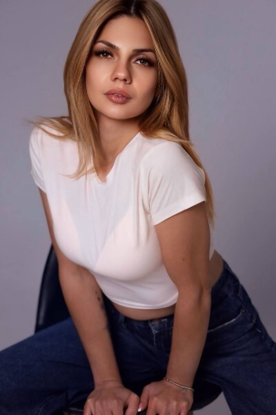 Enchanting Bogdana, 33 y.o. from Zhytomyr, Ukraine with Light-brown hair — VeronikaLove