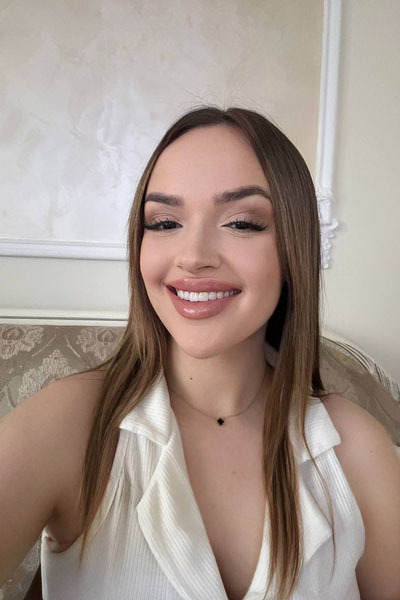 Joyful Bogdana, 23 y.o. from Kyiv, Ukraine with Brown hair — VeronikaLove