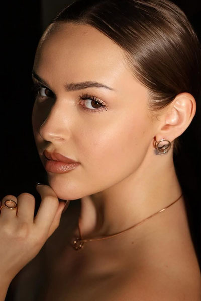 Joyful Bogdana, 23 y.o. from Kyiv, Ukraine with Brown hair — VeronikaLove