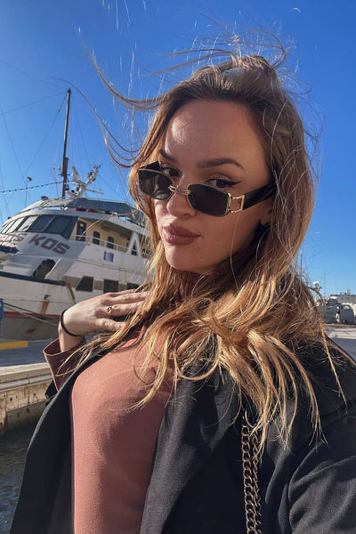 Joyful Bogdana, 23 y.o. from Kyiv, Ukraine with Brown hair — VeronikaLove
