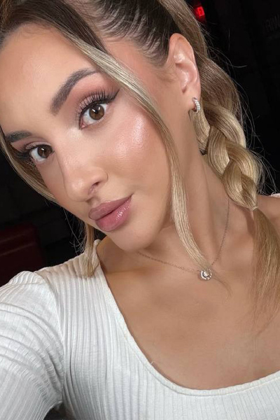 Magnetic Allure: Aleksandra, 23 y.o. from Texas, United States — VeronikaLove