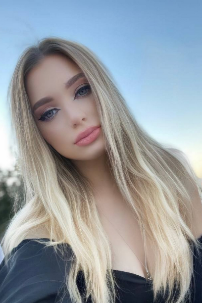 Alluring Presence: Mariya, 22 y.o. from Poltava, Ukraine — VeronikaLove
