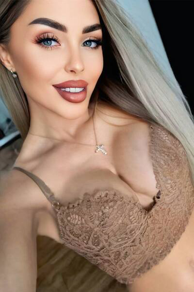 Enthralling Gaze: Kristina, 36 y.o. from Lviv, Ukraine — VeronikaLove