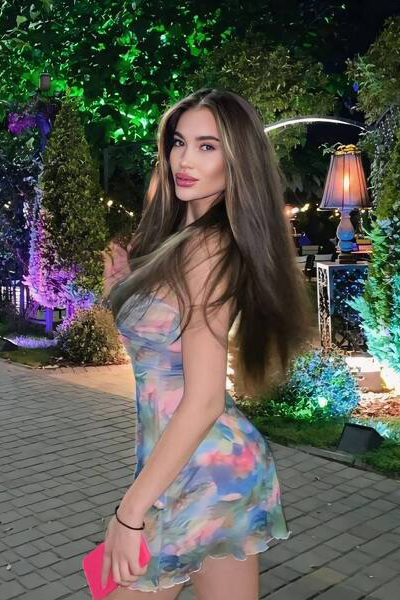 Alluring Kateryna, 25 y.o. from Odesa, Ukraine with Chestnut hair — VeronikaLove