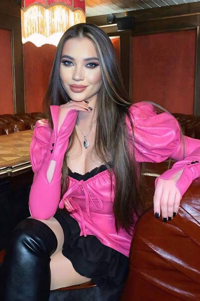 Alluring Kateryna, 25 y.o. from Odesa, Ukraine with Chestnut hair — VeronikaLove