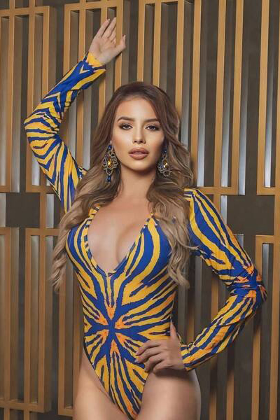 Enchanting Andreina Carolina, 28 y.o. from Barcelona, Spain with Light-brown hair — VeronikaLove