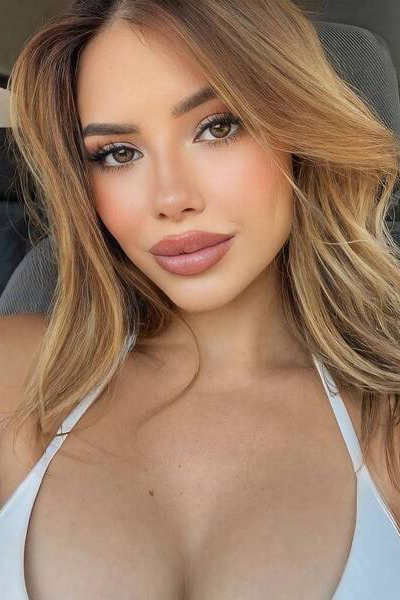 Enchanting Andreina Carolina, 28 y.o. from Barcelona, Spain with Light-brown hair — VeronikaLove