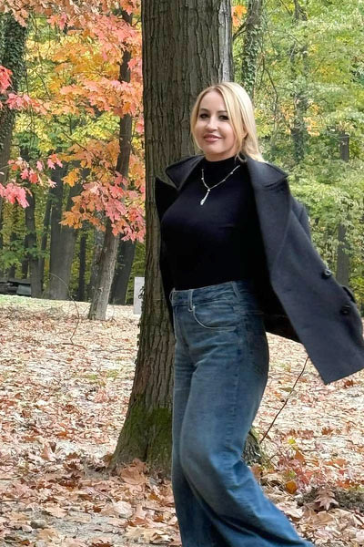 Timeless Grace: Victoriia, 53 y.o. from Odesa, Ukraine — VeronikaLove