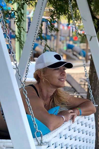 Captivating Beauty: Olena, 48 y.o. from Odesa, Ukraine — VeronikaLove