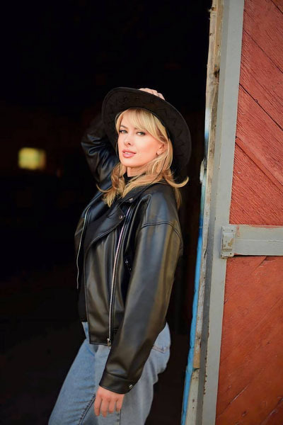 Captivating Beauty: Olena, 48 y.o. from Odesa, Ukraine — VeronikaLove