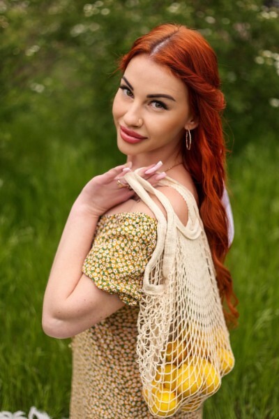 Magnetic Appeal: Olena, 30 y.o. from Odesa, Ukraine — VeronikaLove