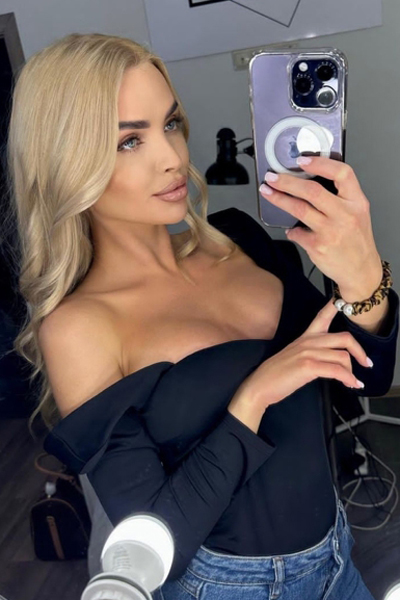 Radiant Charm: Anastasiya, 33 y.o. from Kharkiv region, Ukraine — VeronikaLove