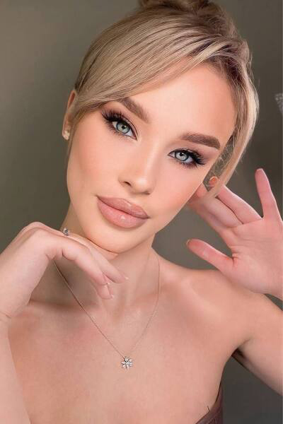 Enchanting Gaze: Veronika, 22 y.o. from Odesa, Ukraine — VeronikaLove