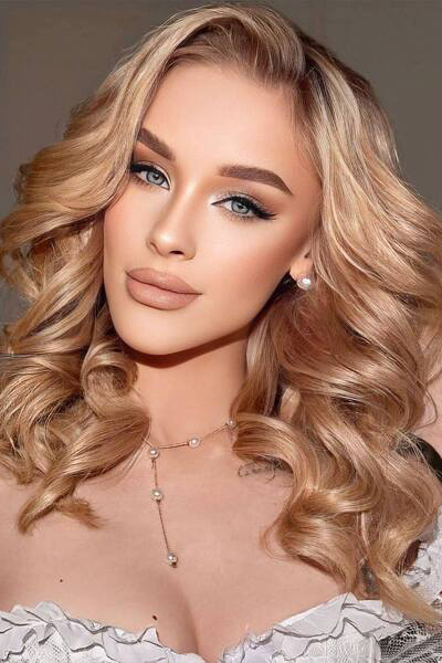 Enchanting Gaze: Veronika, 22 y.o. from Odesa, Ukraine — VeronikaLove