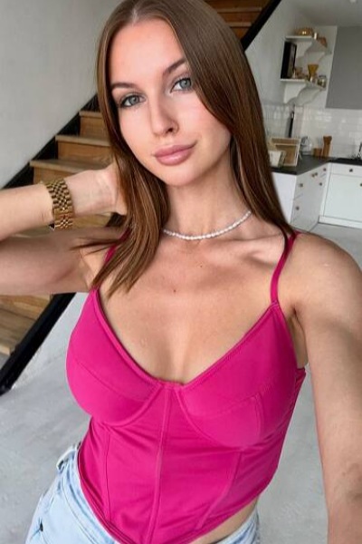 Timeless Elegance: Veronica, 23 y.o. from Kyiv, Ukraine — VeronikaLove