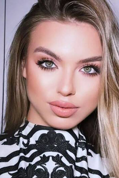 Captivating Beauty: Anna, 24 y.o. from Kyiv, Ukraine — VeronikaLove