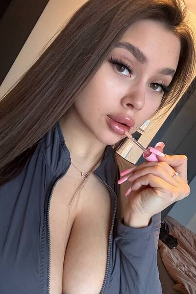 Elegant Kira, 19 y.o. from Katowice, Poland with Brown hair — VeronikaLove